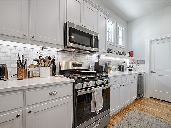 4th image of 5065 Gaston Ave #102