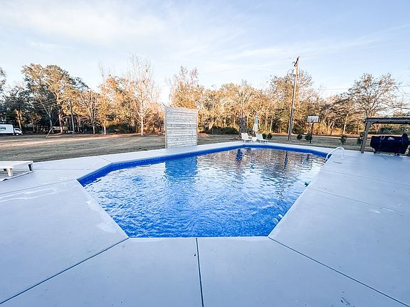 4th image of 541 Malvern Loop