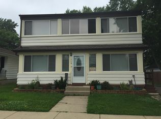 718 Parkway Ave, Elgin, IL 60120