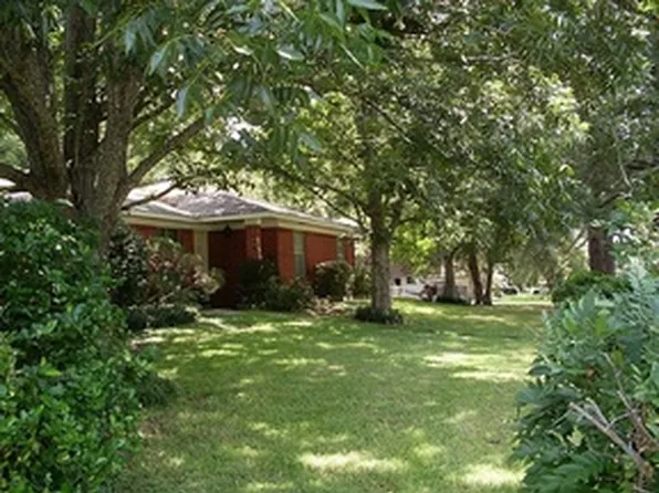 2209 Badger Ln, Huntsville, TX 77320