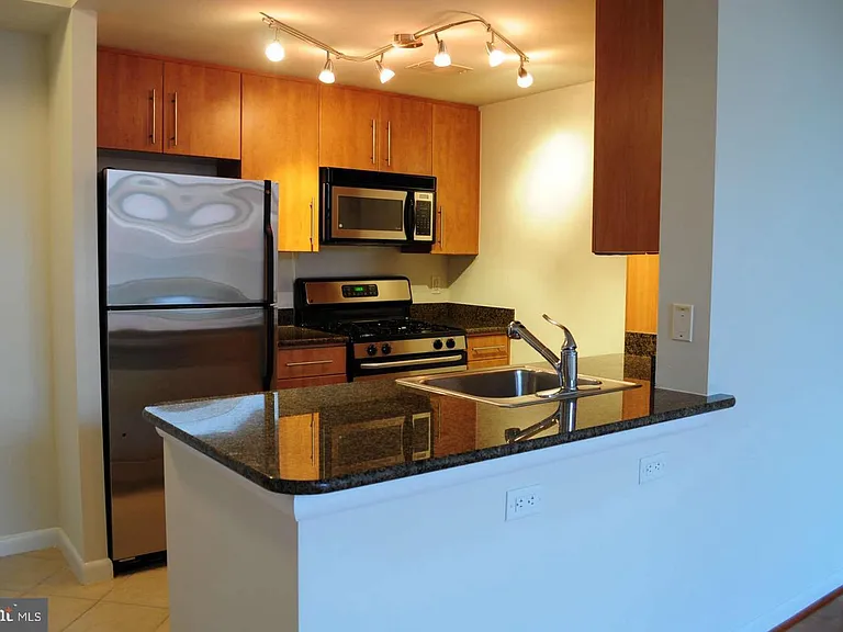 1021 N Garfield St #625 — Photo 2