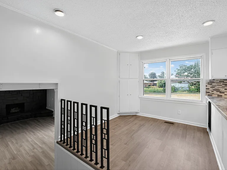 2214 Windsong Trl — Photo 8