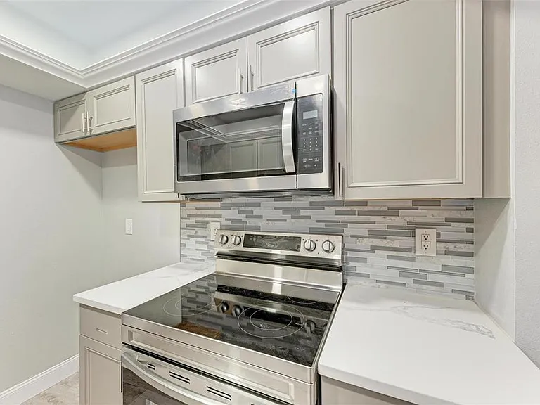 515 30th Ave W #H201 — Photo 6