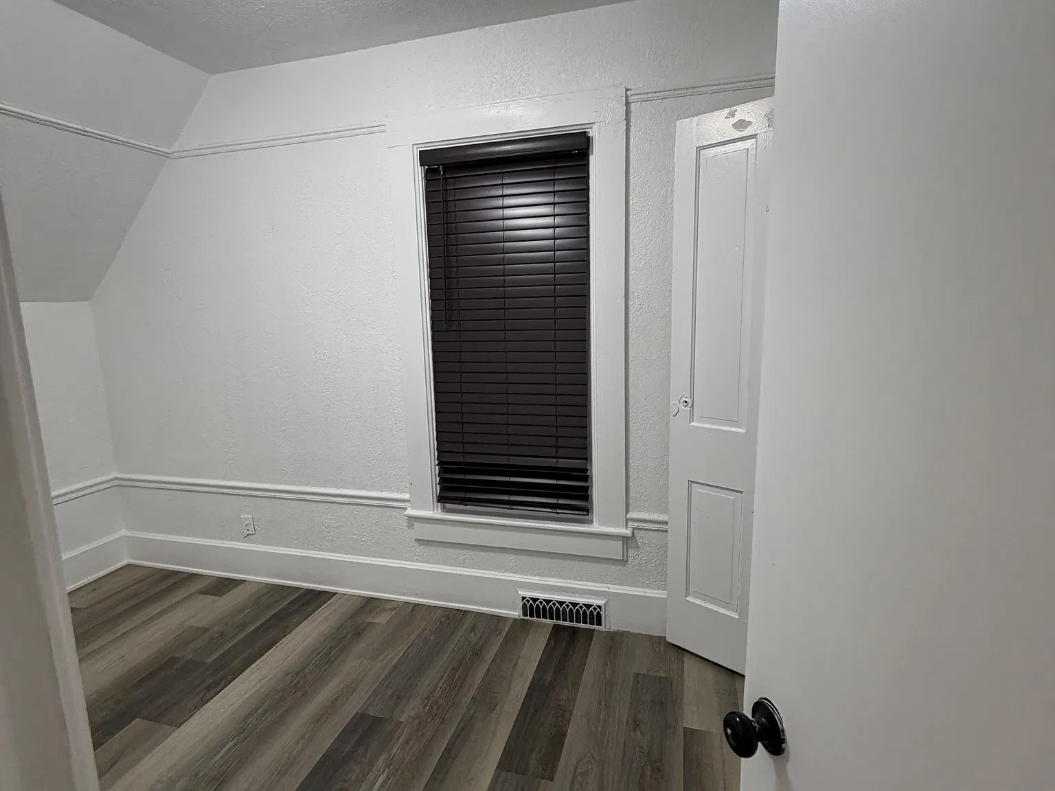 4 bed, $1,800 — Photo 2