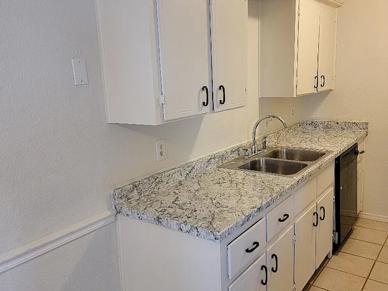 910 NW 10th St #105 — Photo 9