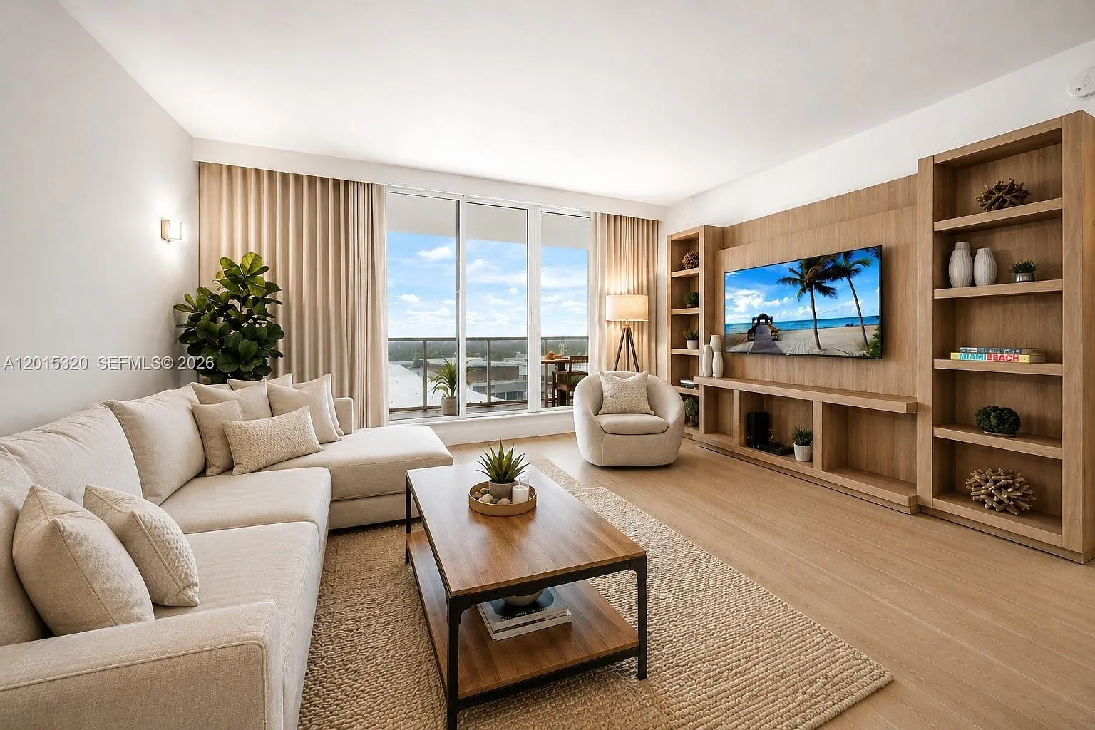 Roney Palace Condo — Photo 1