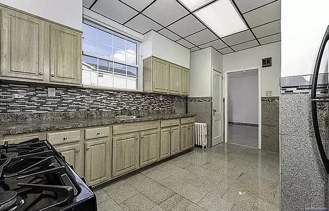 48 Jefferson Ave #1 — Photo 9
