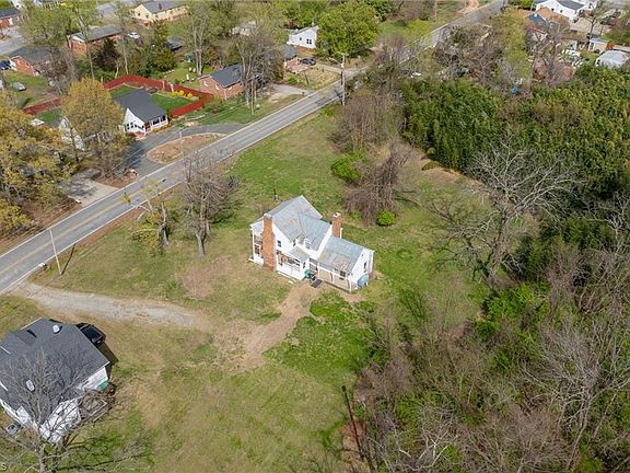 2nd image of 606 E Springfield Rd