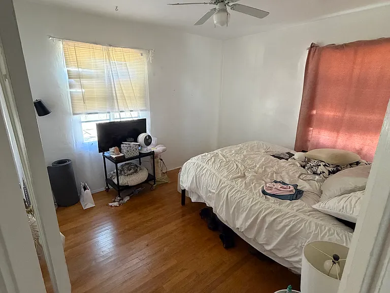 703 Washington St NE — Photo 1