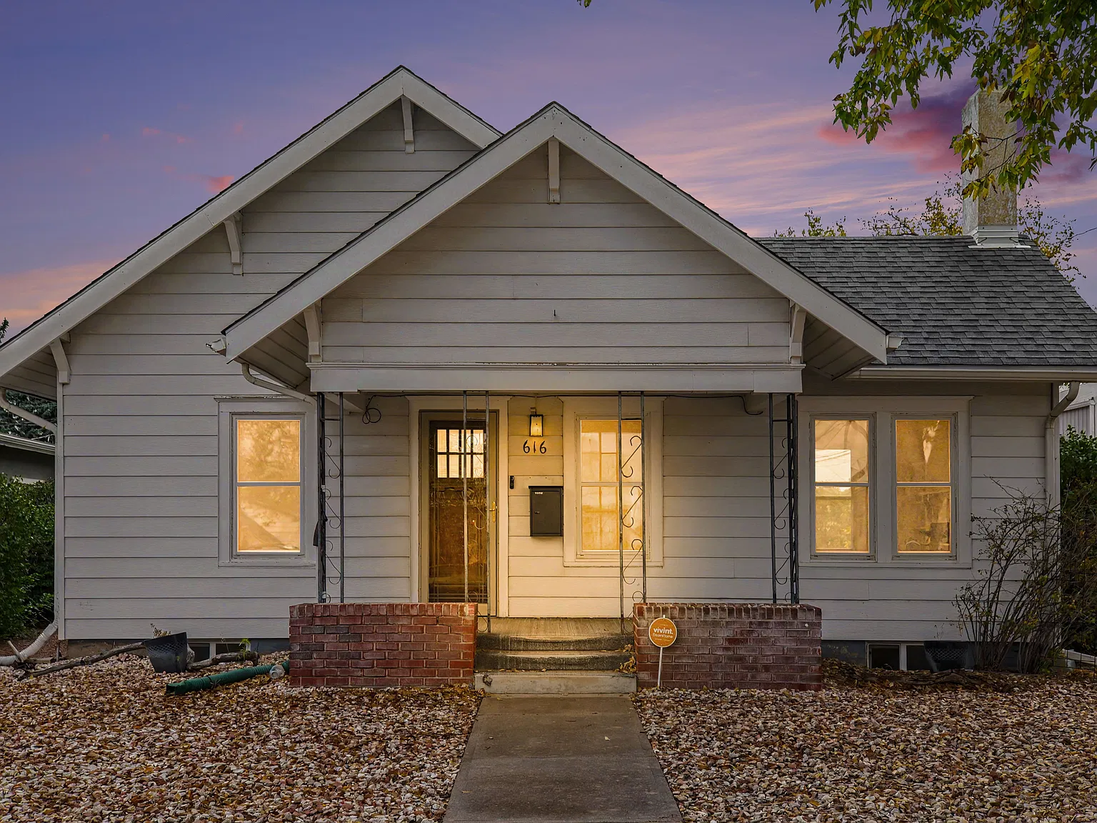 4 bed, 1325 sqft, $2,200 — Photo 2