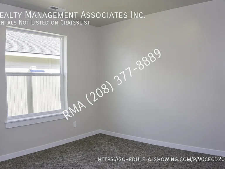 5040 N Elmstone Ave #AVE — Photo 7
