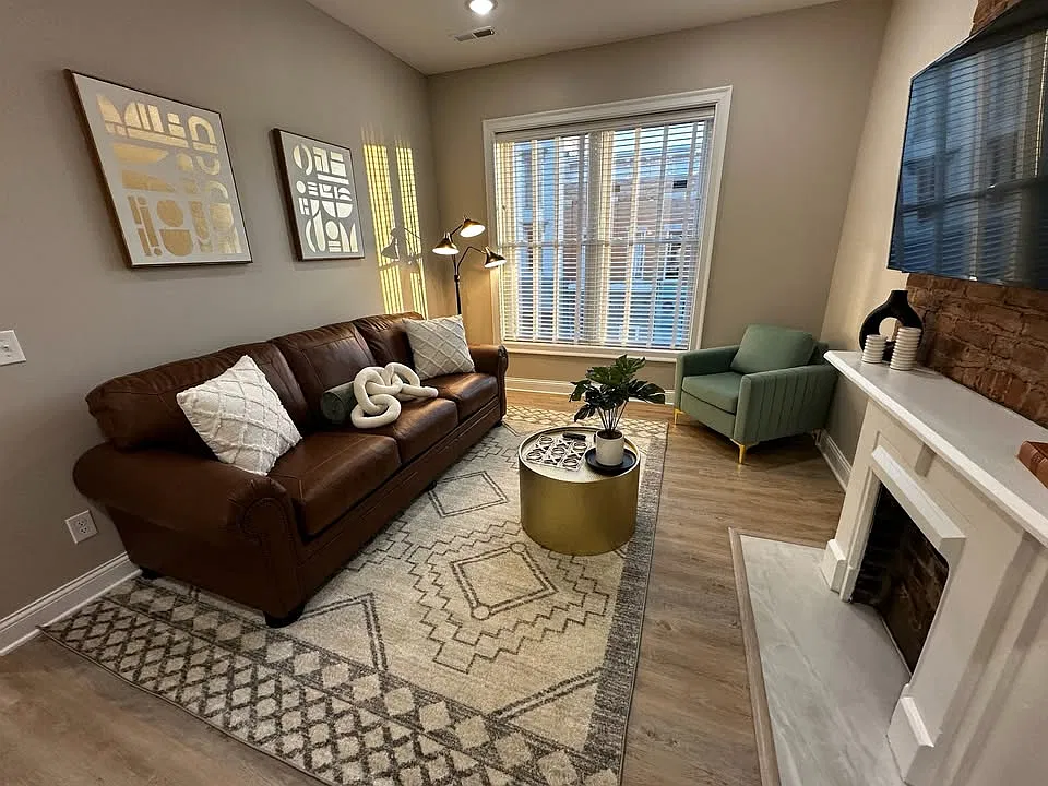 2 bed, 1200 sqft, $1,995 — Photo 2