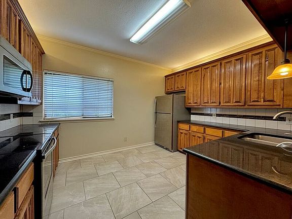 3rd image of 3522 Wyatt Ln