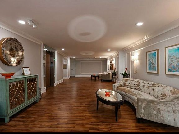 3rd image of 21650 Burbank Blvd Unit 213