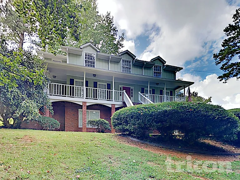 1516 Maple Ridge Dr — Photo 2