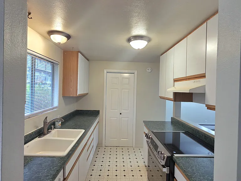 171 1st Ave NW — Photo 5