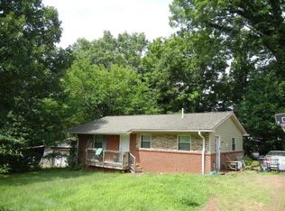 609 Robindell Ct, Eden, NC 27288