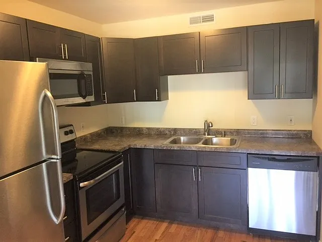 302 S Cedar St — Photo 8