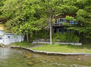 7412 W Bluff Dr, Keuka Park, NY 14478