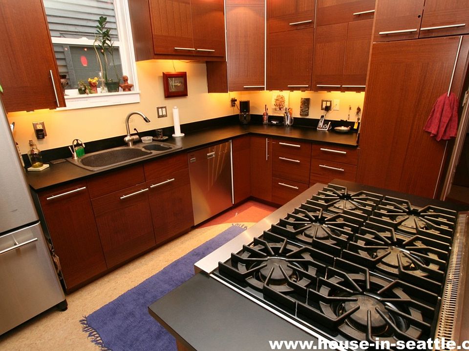 1st image of 127 Bellevue Ave E