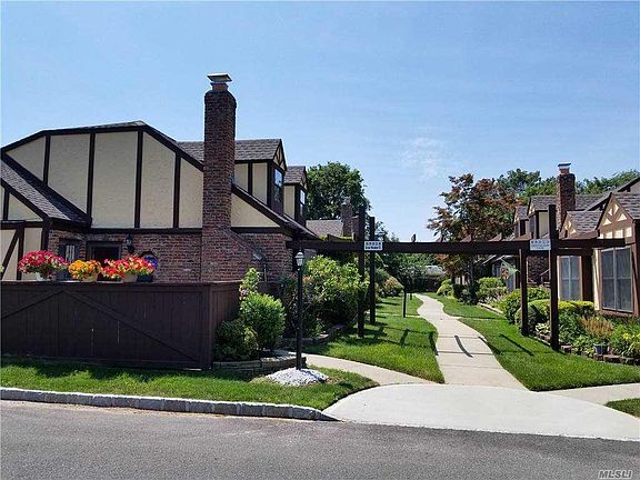2nd image of 28 Greenmeadow Ct #28
