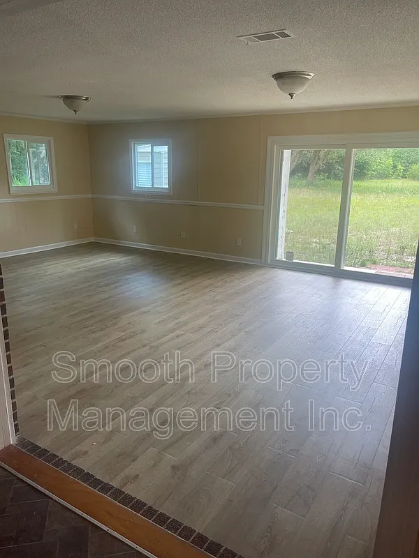 3 bed, 2.0 bath, 1911 sqft, $5,000 — Photo 3