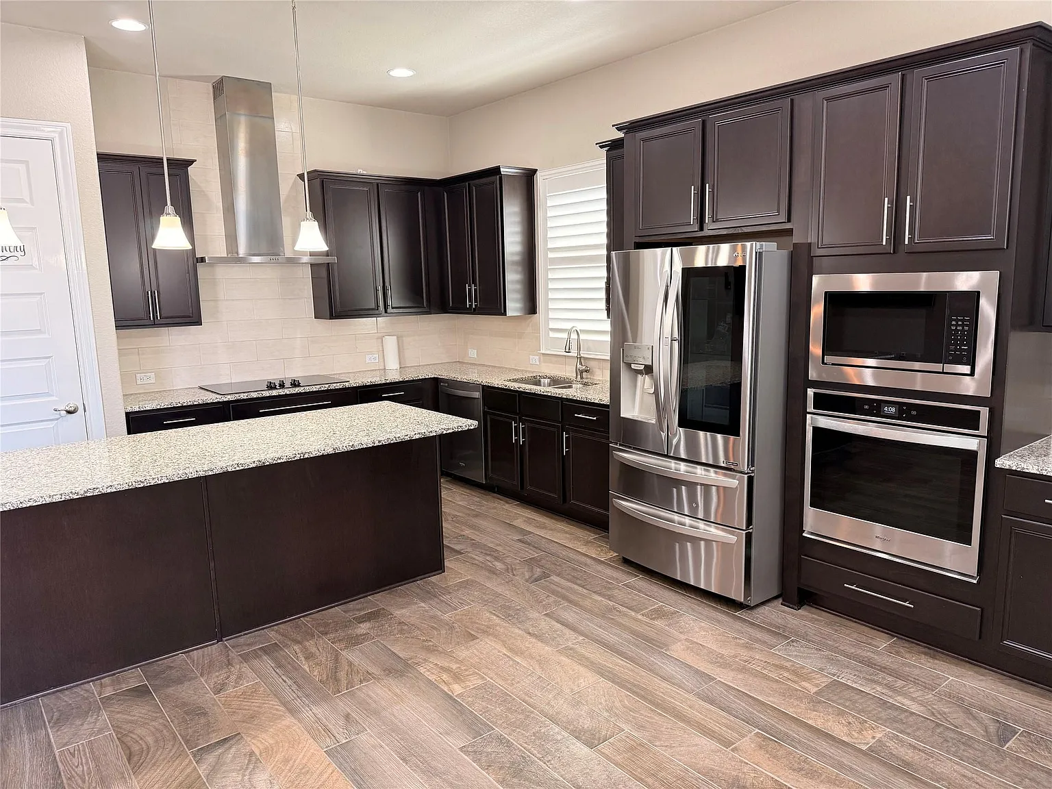 4 bed, 2.5 bath, 2261 sqft, $2,595 — Photo 2