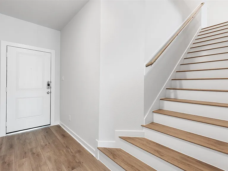 8104 Danson Ln — Photo 13