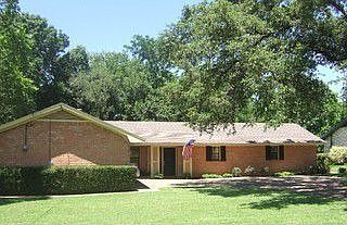 1st image of 2700 Woodland Dr