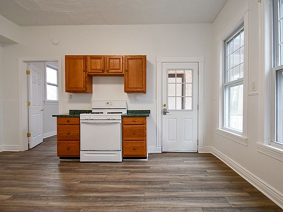 2nd image of 1176 Woodland Ave #1B