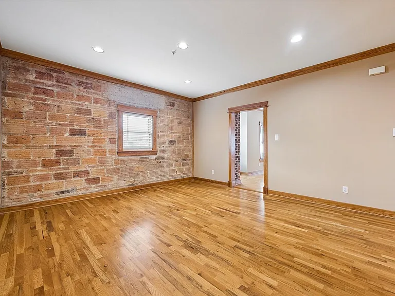 215 W Norma St #302 — Photo 21