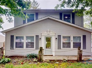 1916 Seaford Dr, Oregon, OH 43616