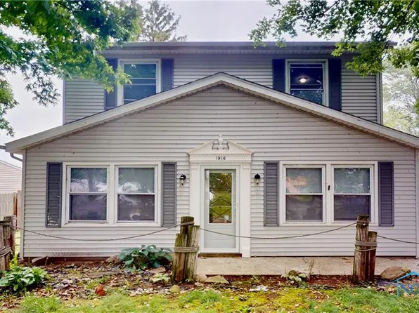 1916 Seaford Dr, Oregon, OH 43616