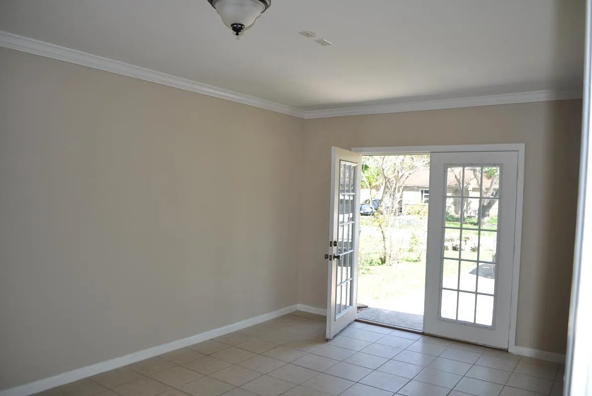 10214 Chesterfield Drive — Photo 3