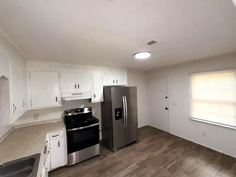 908 Woodale Cir — Photo 6
