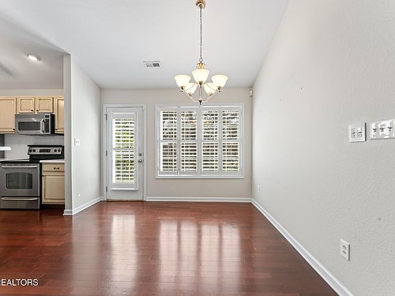 5th image of 1024 Jadestone Way