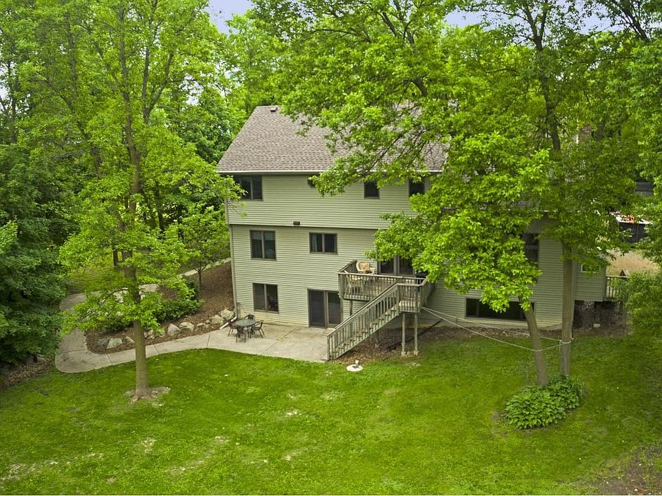 Fantastic Walkout 2 Story surrounded by Trees and privacy