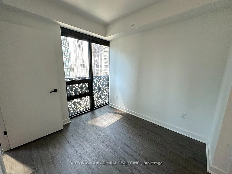 55 Charles St E #2209 — Photo 8