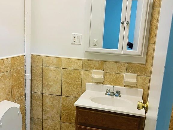 5th image of 638 W 160th St #1D