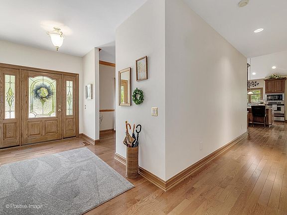 3rd image of 29W070 Forest Ln