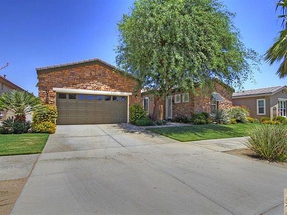 Front garage/ Right Casita 