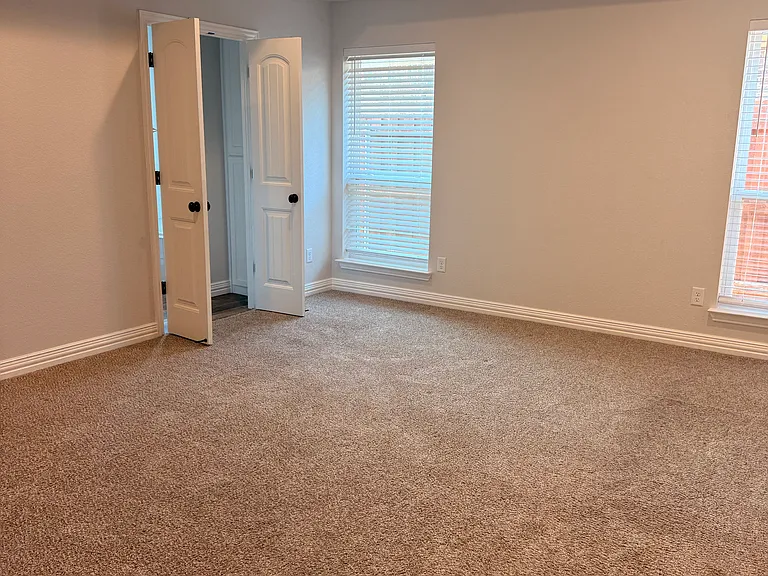 5007 Cy Young Dr — Photo 12