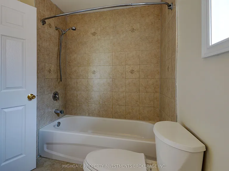 654 Brougham Pl #MAIN UPPER — Photo 15