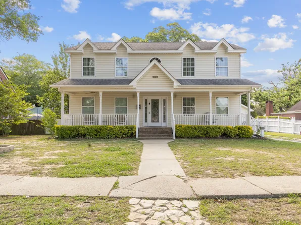 104 N Green St, Selma, NC 27576