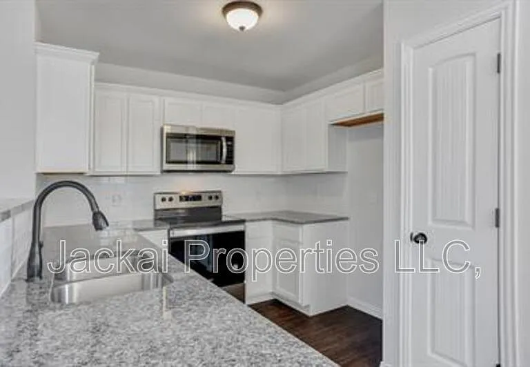 243 W Forest Ave — Photo 8