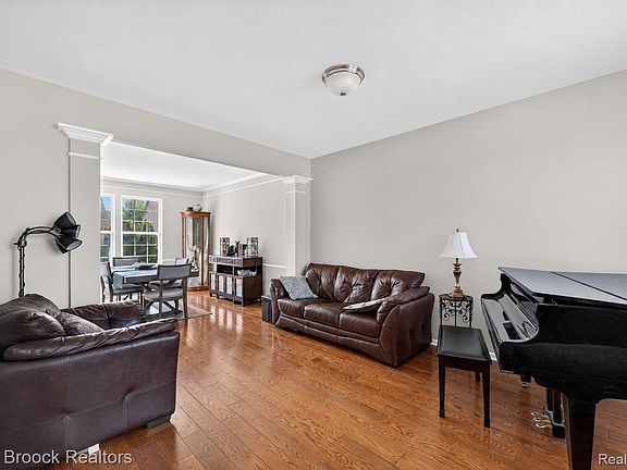 5th image of 15034 Oak Knoll Ct