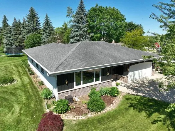 9727 South Shepard Hills CIRCLE, Oak Creek, WI 53154