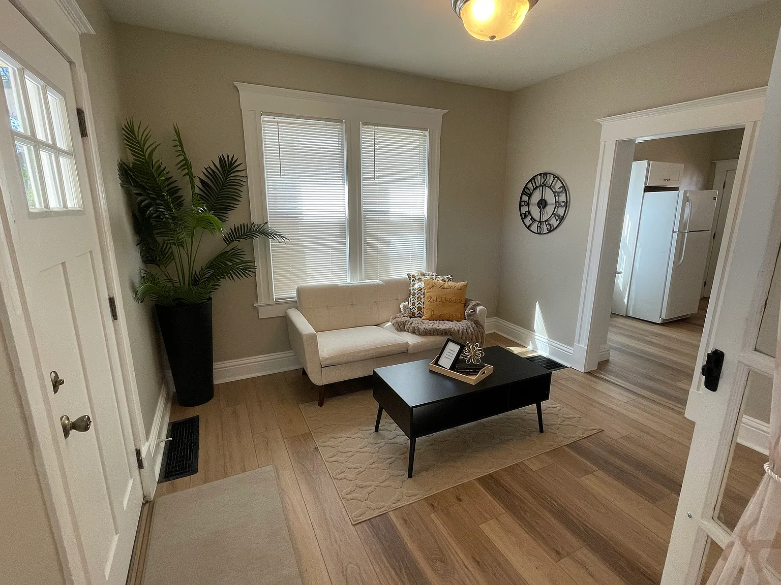 2 bed, 700 sqft, $1,725 — Photo 4
