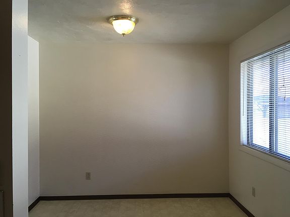 3rd image of 689 N Fanning Ave