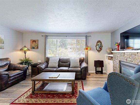 3rd image of 929 Olympia Drive